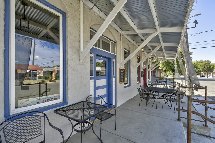 More Photos Of 121 8th St, Colusa Showroom For Sale