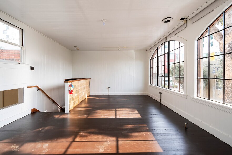 More Photos Of 450 Clementina St, San Francisco Showroom For Lease