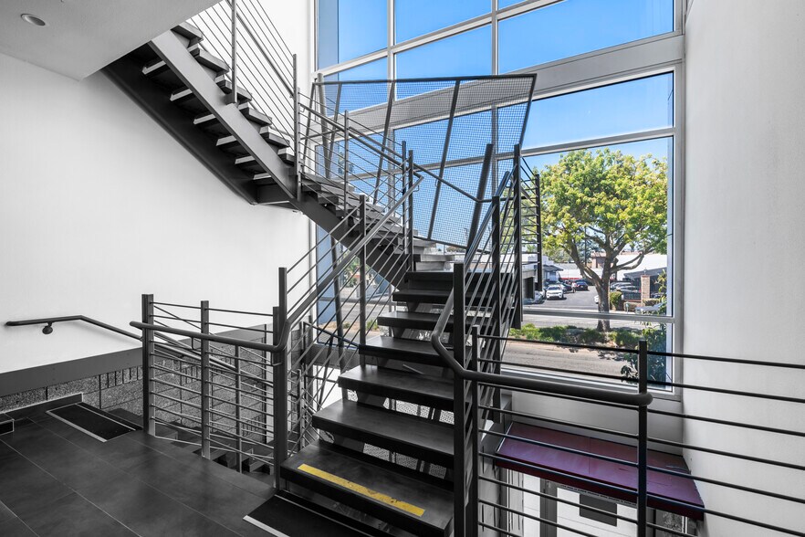 More Photos Of 920 N Fairfax Ave, West Hollywood Loft Creative Space For Sale