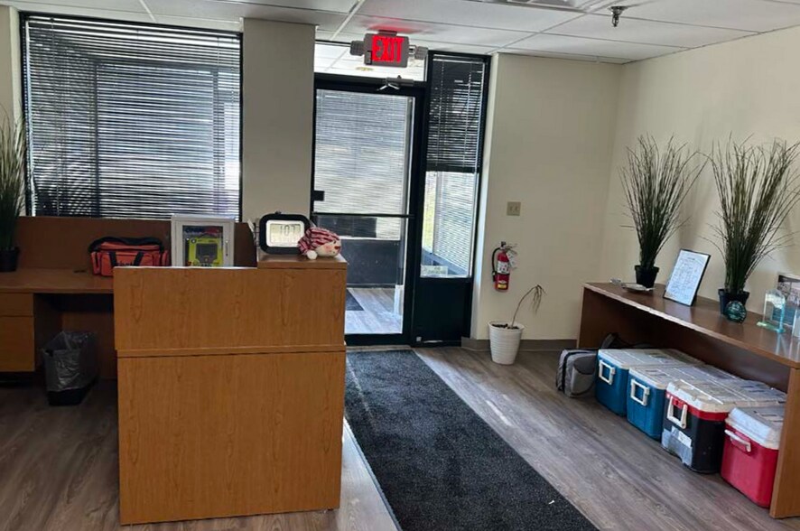 More Photos Of 11121 Canal Rd, Sharonville Flex For Lease