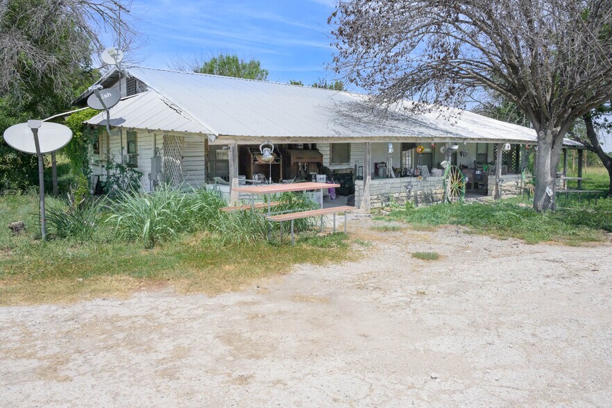 More Photos Of 931 W FM 78, Marion Land For Sale