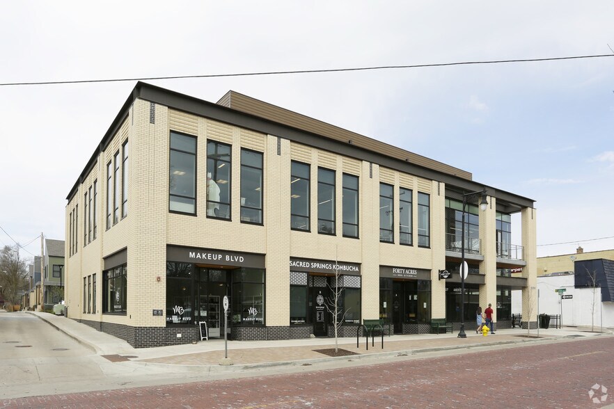 More Photos Of 1059 Wealthy St SE, Grand Rapids Apartments For Lease