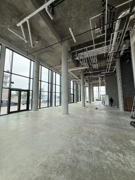 More Photos Of 175 Lakeshore Rd W, Mississauga Unknown For Lease