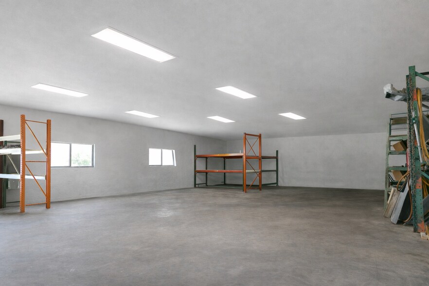 More Photos Of 18252 E Colonial Dr, Orlando Light Distribution For Lease