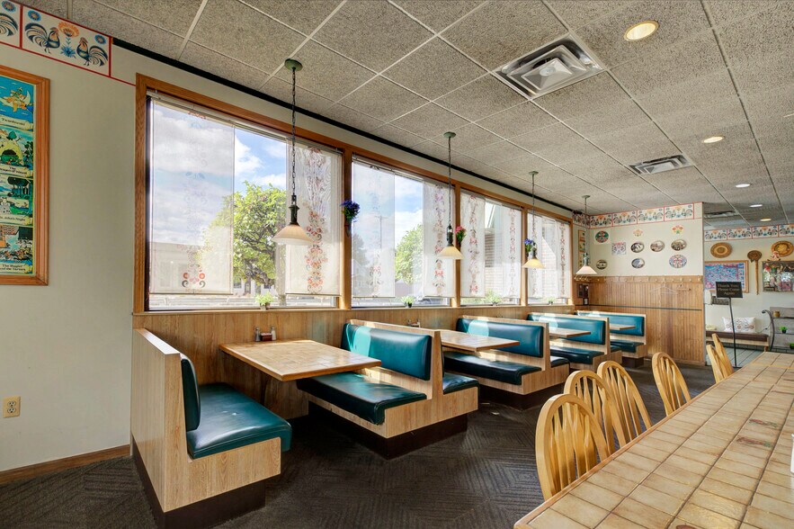 More Photos Of 1744 Biddle Ave, Wyandotte General Retail For Sale