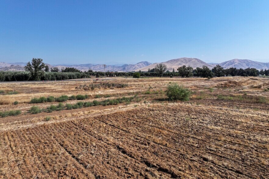More Photos Of 20528 Naranjo Boulevard, Woodlake Land For Sale