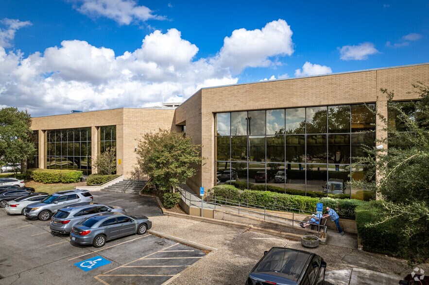 More Photos Of 7707 Fannin St, Houston Medical For Lease