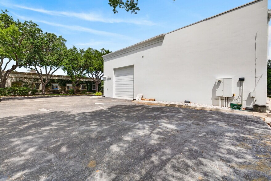 More Photos Of 3820 Via Del Rey, Bonita Springs Medical For Sale
