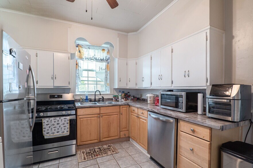 More Photos Of 462-470 2nd Ave, Troy Storefront Retail Residential For Sale