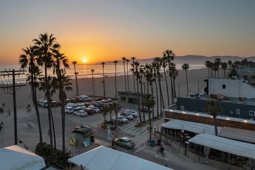 More Photos Of 3111 Ocean Front Walk, Marina Del Rey Apartments For Sale