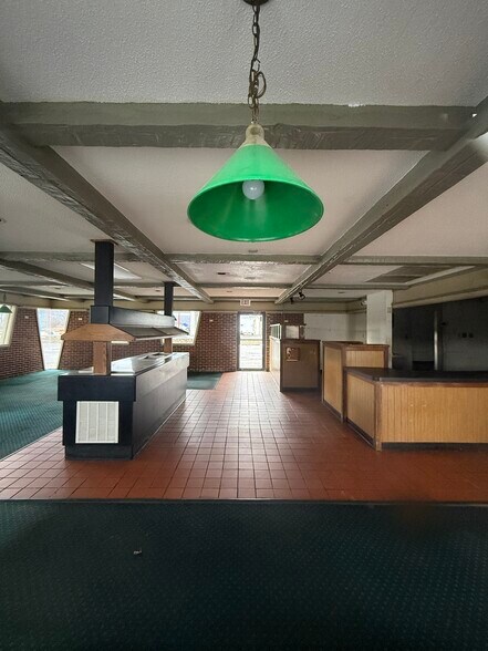 More Photos Of 1310 W Industrial Blvd, Cumberland Fast Food For Sale