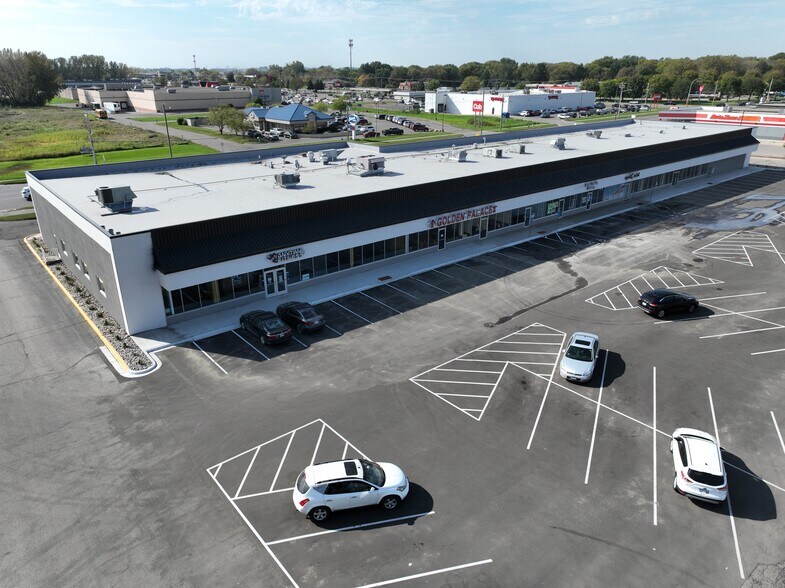 More Photos Of 1605 1st St S, Willmar Storefront For Lease