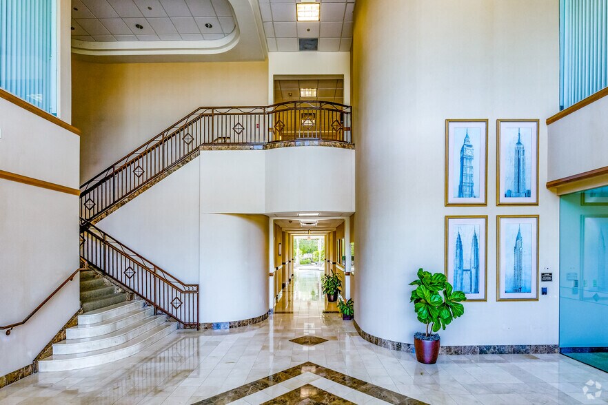 More Photos Of 15500 Lightwave Dr, Clearwater Office For Lease