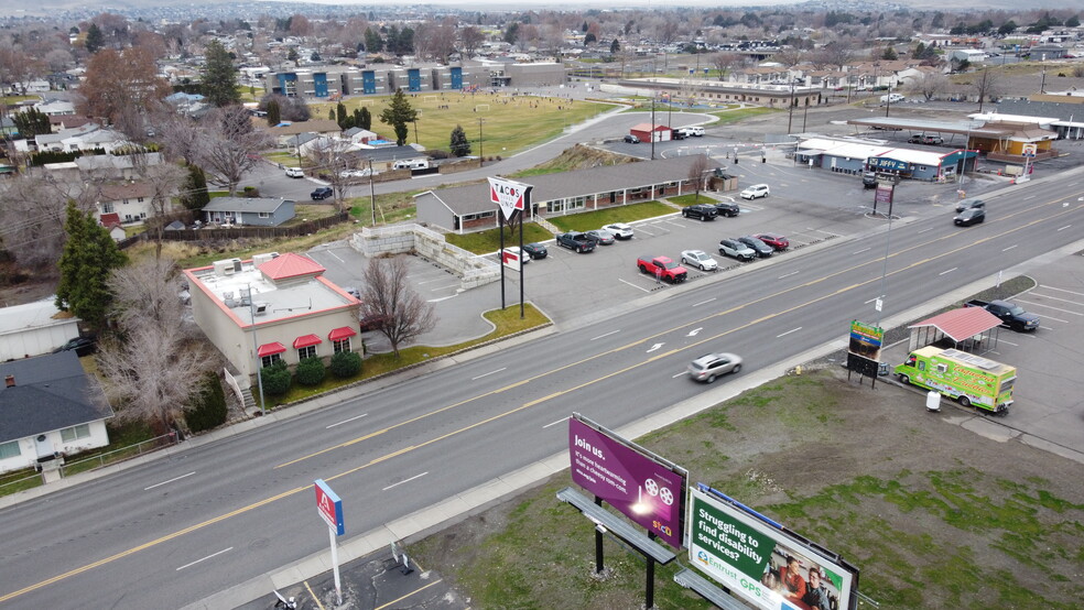 More Photos Of 2417 W Kennewick Ave, Kennewick Restaurant For Lease