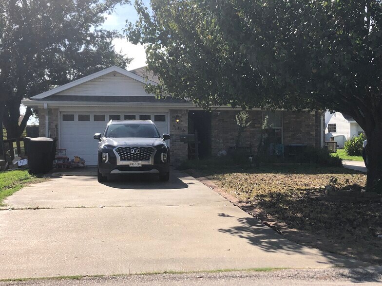 More Photos Of 4301 Roosevelt Ave, Groves Specialty For Sale