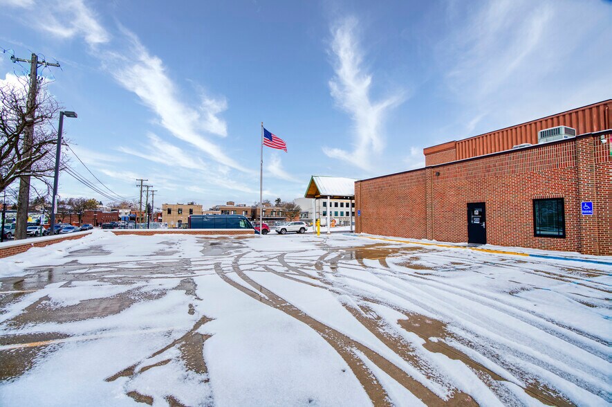 More Photos Of 315 W North St, Brighton Medical For Lease