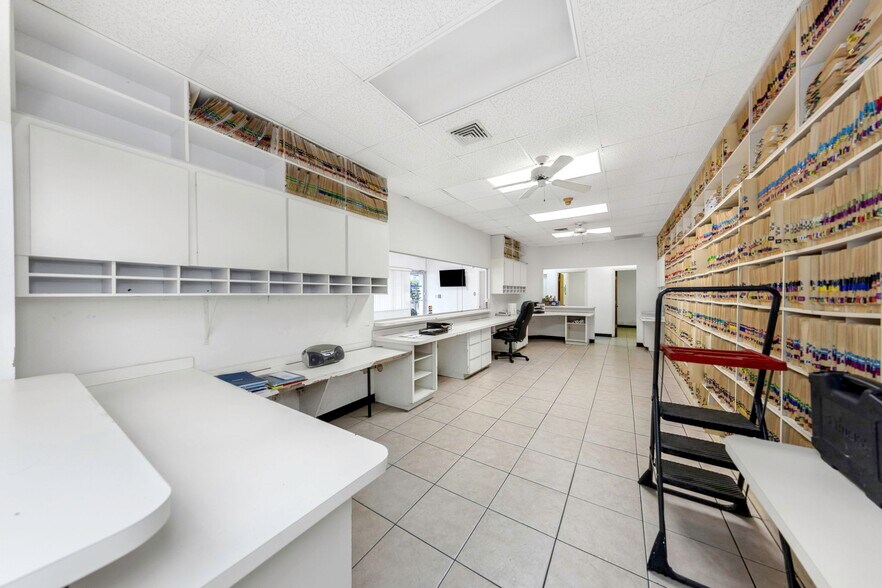 More Photos Of 655 N Indiana Ave, Englewood Medical For Sale