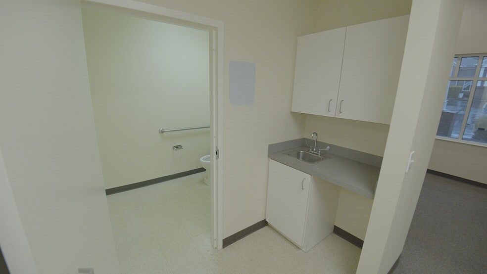 More Photos Of 203 Oakside Ln, Canton Medical For Sale