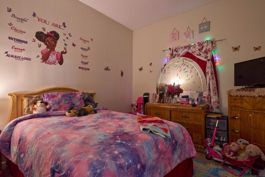 More Photos Of 39 Capen St, Hartford Multifamily For Sale