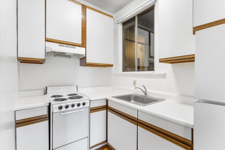 More Photos Of 498 25th St, Oakland Apartments For Sale