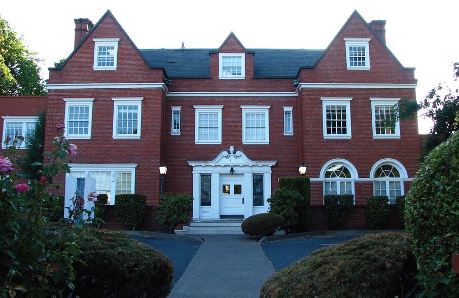 More Photos Of 811 NW 19th Ave, Portland Office For Lease