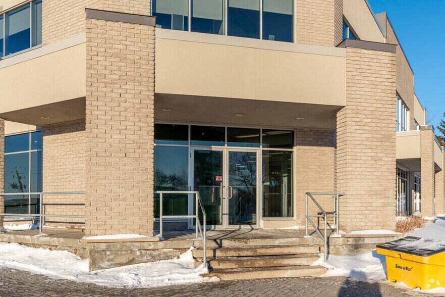 More Photos Of 730 Av Taniata, Lévis Office For Lease