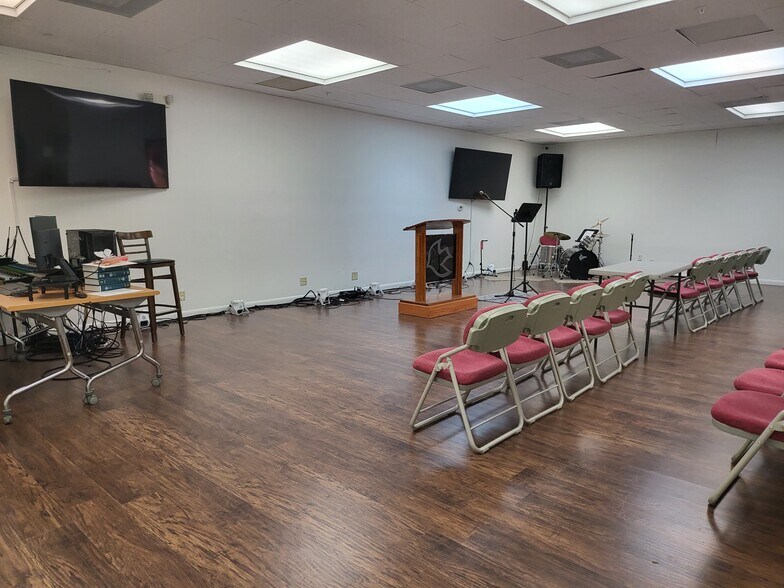 More Photos Of 6539 W Commercial Blvd, Fort Lauderdale Religious Facility For Lease