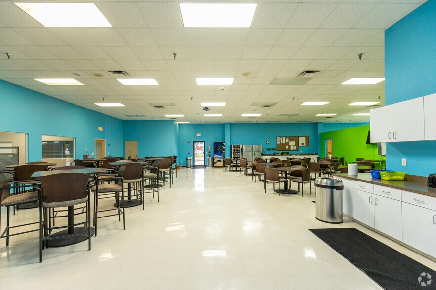 More Photos Of 14450 N 46th St, Clearwater Unknown For Sale