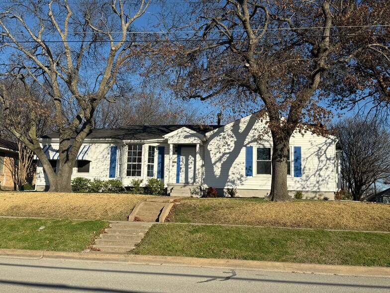 More Photos Of 513 S Tennessee St, McKinney Office For Sale