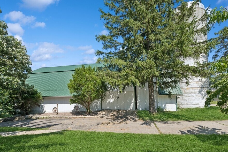 More Photos Of W1800 County Road B, Genoa City Specialty For Sale