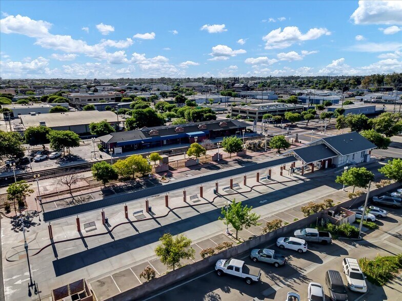 More Photos Of 504 W 7th St, Hanford Freestanding For Sale
