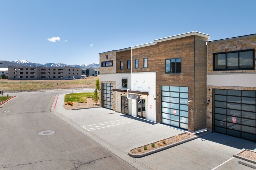 More Photos Of 4554 Forestdale Dr, Park City Light Manufacturing For Sale