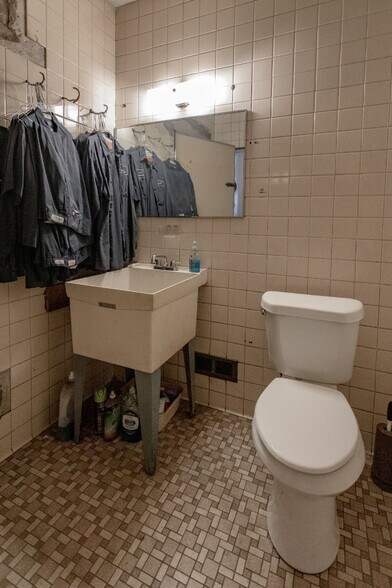 More Photos Of 34655 E Michigan Ave, Wayne Auto Repair For Sale