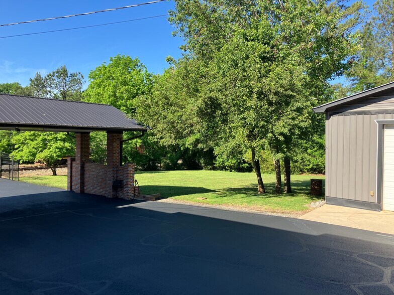 More Photos Of 157 N Main St, Bostic Office For Sale