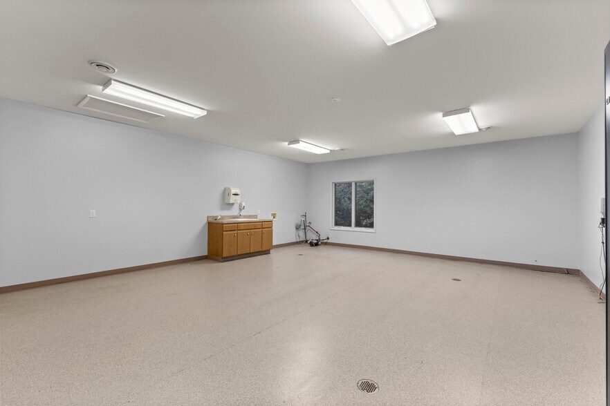 More Photos Of 435 Sumpter rd, Belleville Hospital For Sale