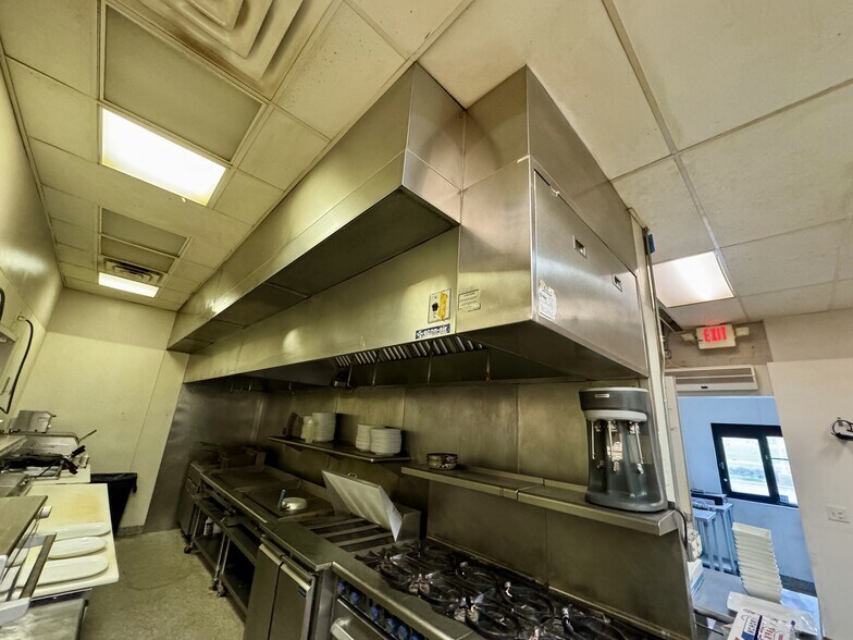 More Photos Of 265 Peace Rd, Sycamore Storefront For Lease