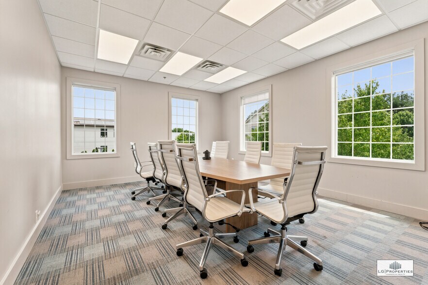 More Photos Of 920 E County Line Rd, Lakewood Office For Lease