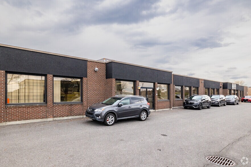 More Photos Of 600-650 Boul Lebeau, Montréal Warehouse For Lease