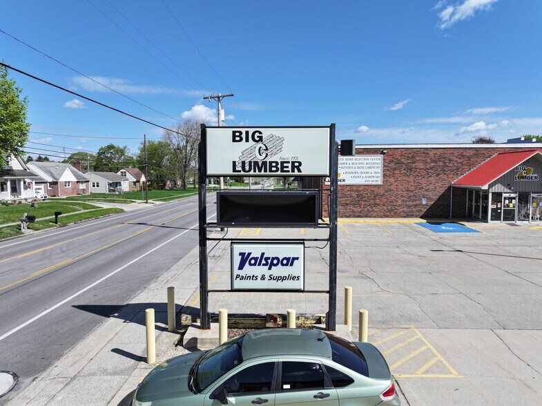 More Photos Of 418 N Michigan Ave, Edgerton Freestanding For Sale
