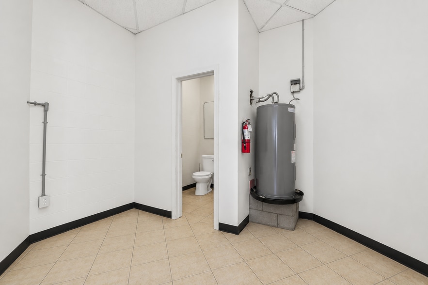 More Photos Of 4652 Holmes Rd, Houston Freestanding For Lease