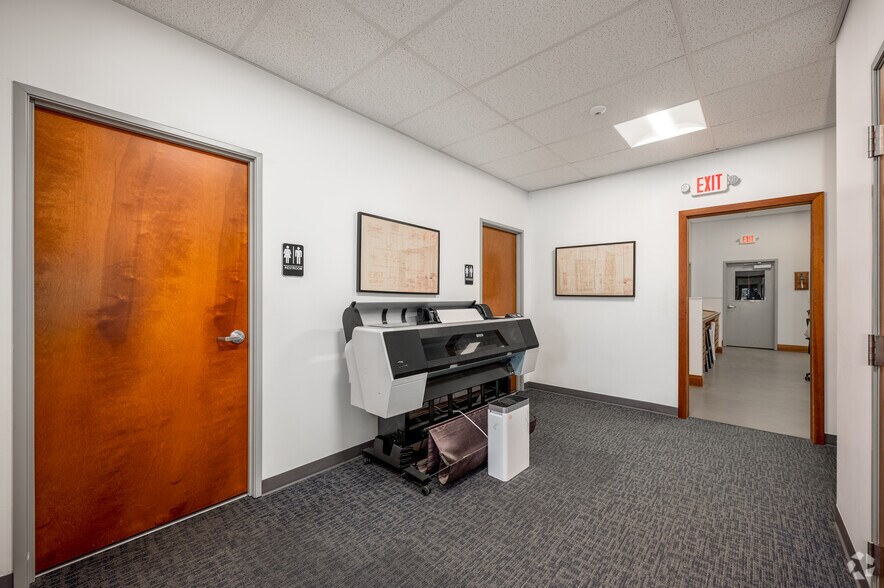 More Photos Of 9150 Harrison Park Ct, Indianapolis Light Distribution For Lease