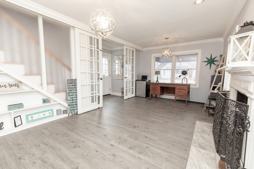 More Photos Of 111 Shivel Dr, Hendersonville Office For Sale