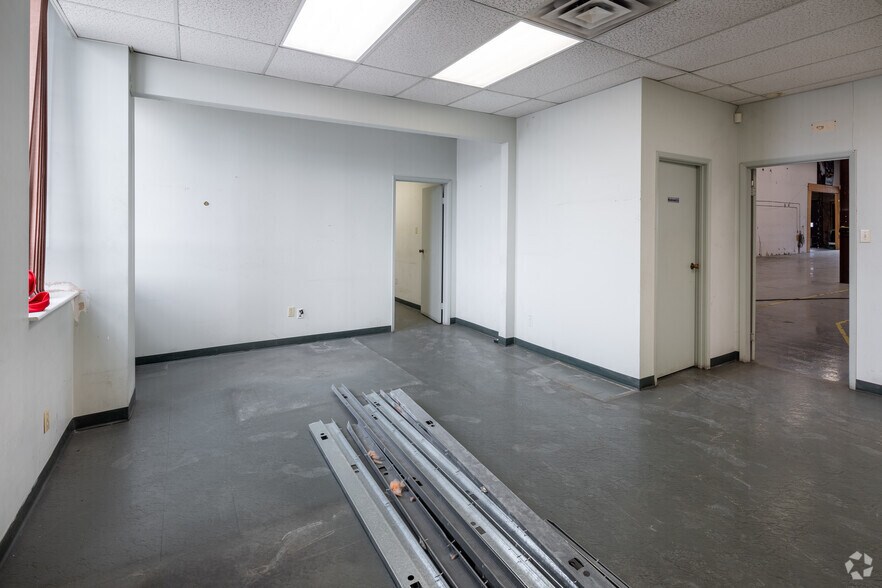 More Photos Of 2299 Drew Rd, Mississauga Light Manufacturing For Lease