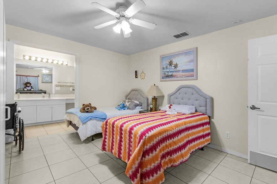 More Photos Of 4614-4616 SW 7th Pl, Cape Coral Assisted Living For Sale