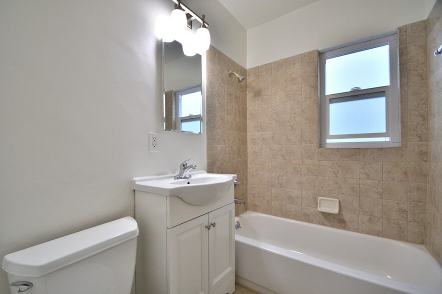 More Photos Of 1818-1820 12th St, Manhattan Beach Apartments For Sale