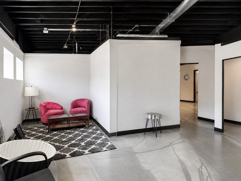 More Photos Of 44 W Lincoln Hwy, Chicago Heights Office For Lease
