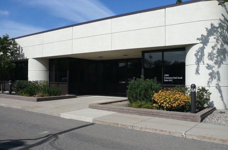 More Photos Of 15041 S Commerce Dr, Dearborn Research And Development For Lease