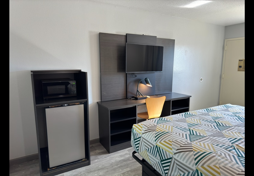 More Photos Of 2331 Lake Rd, Dyersburg Hotel For Sale