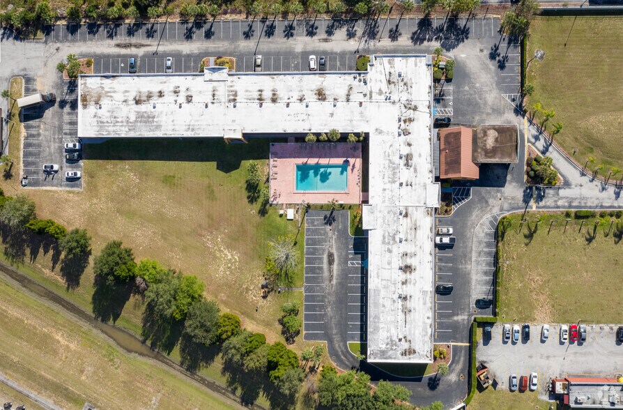 More Photos Of 44199 Highway 27 N, Davenport Hotel For Sale