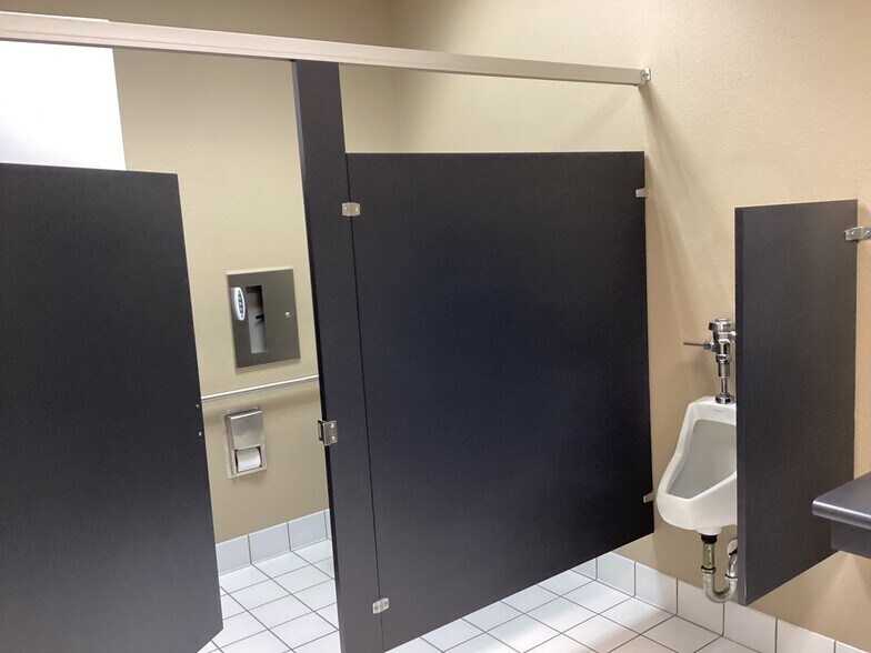 More Photos Of 635 N Plaza Dr, Visalia Office For Lease